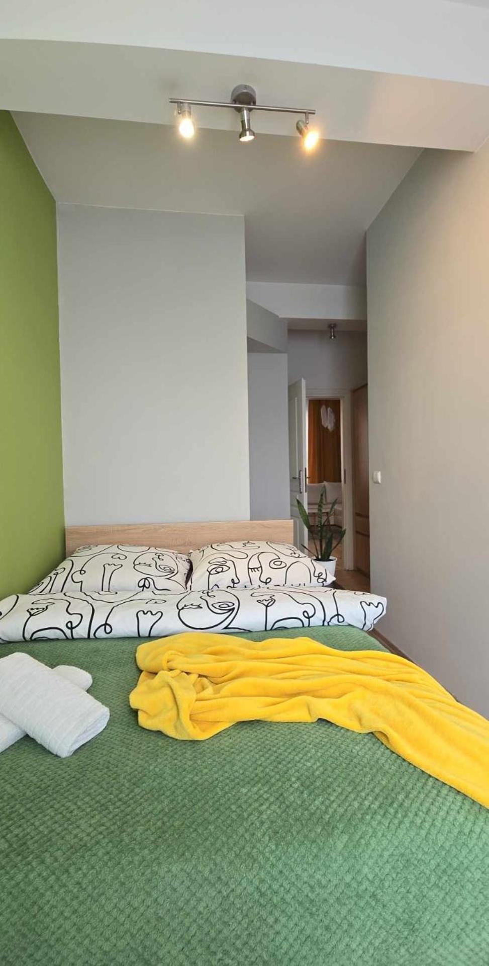 Apartment Pod 12 *